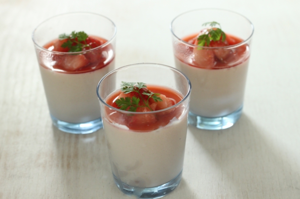 いちごソースのゼリー