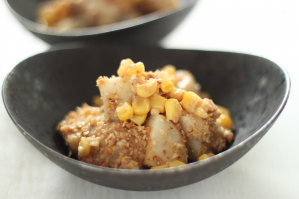 里芋のナッツ和え