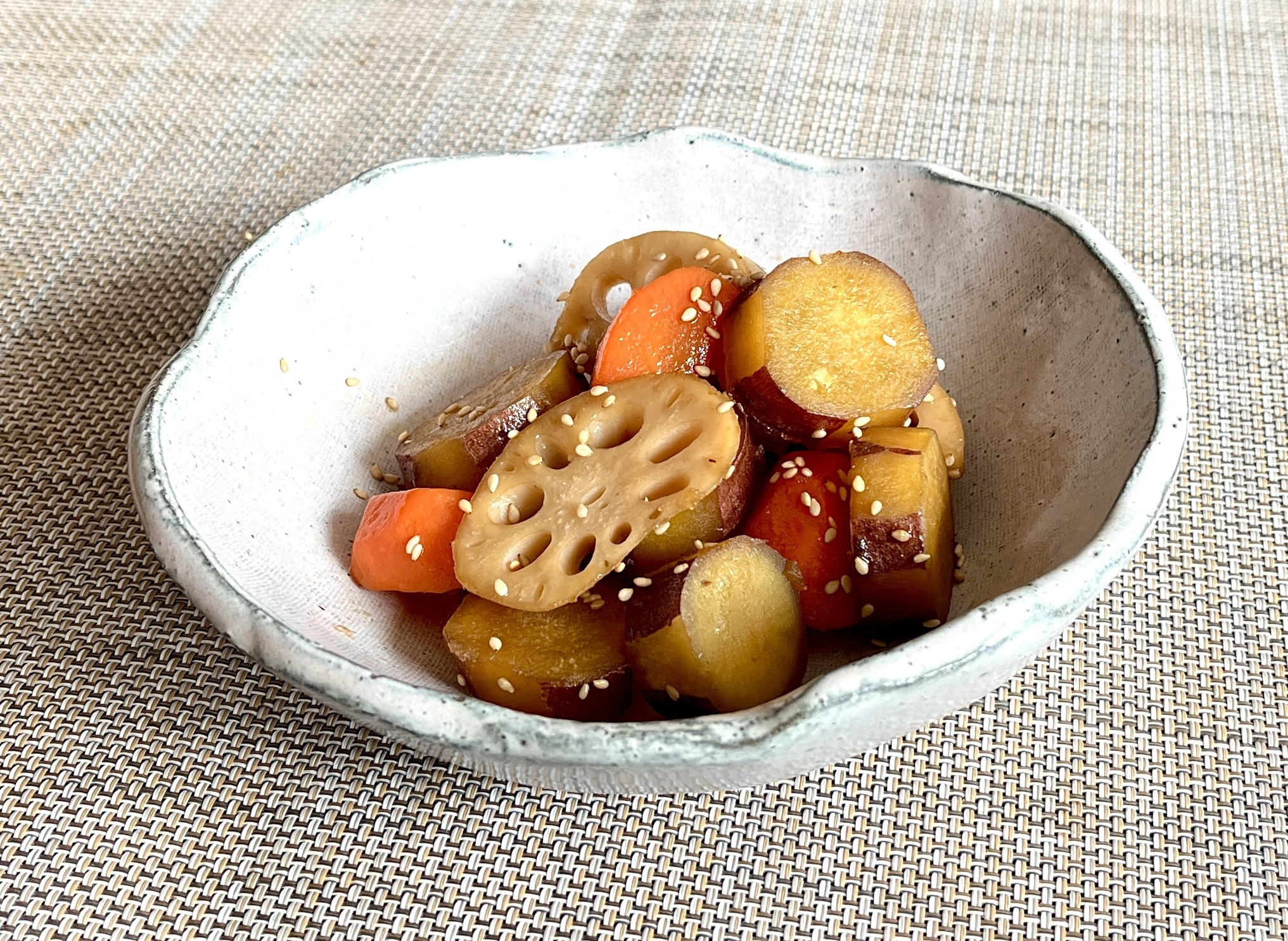 さつまいもとれんこんの甘辛煮