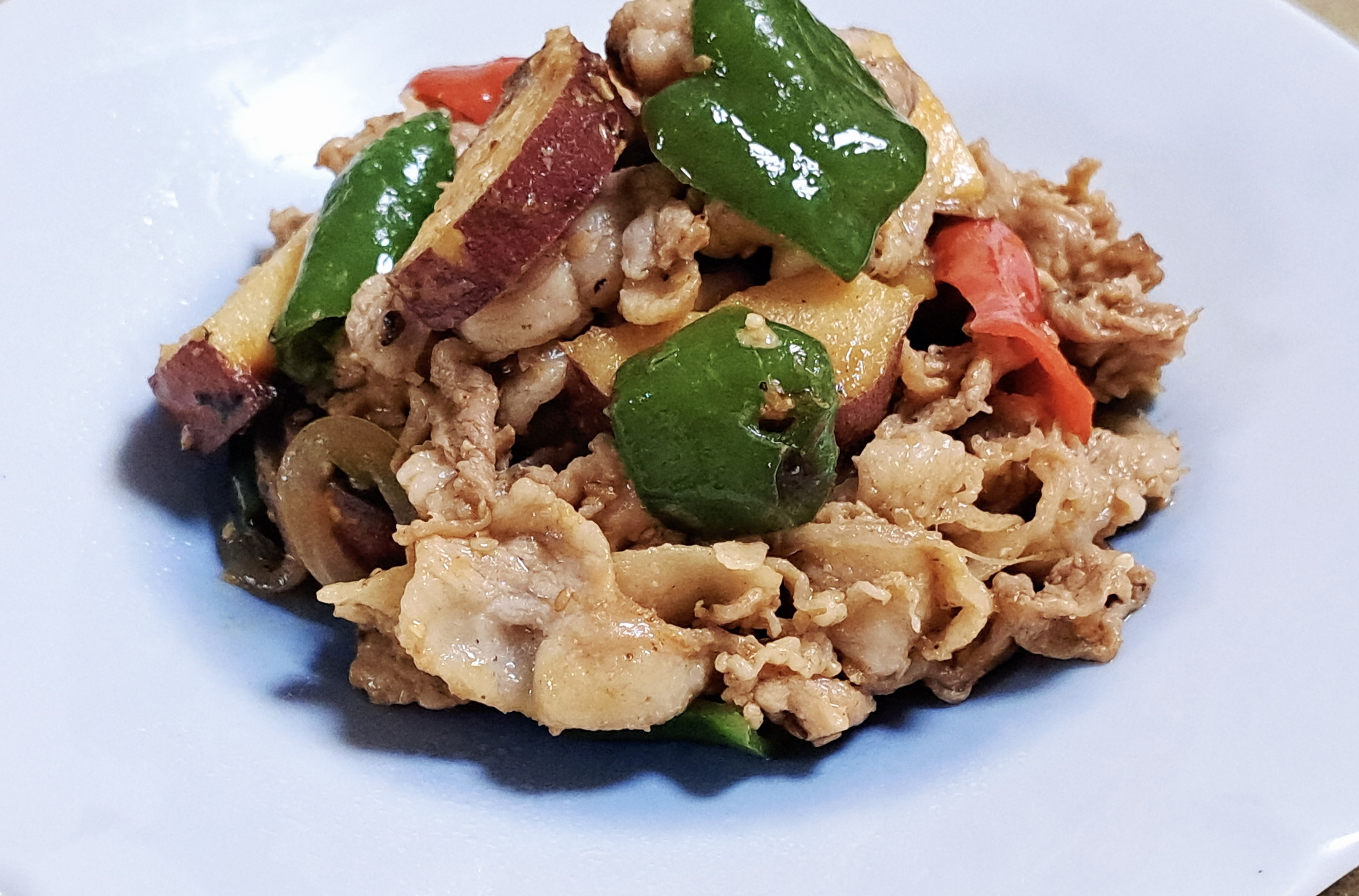 さつまいもと豚肉の胡麻味噌炒め